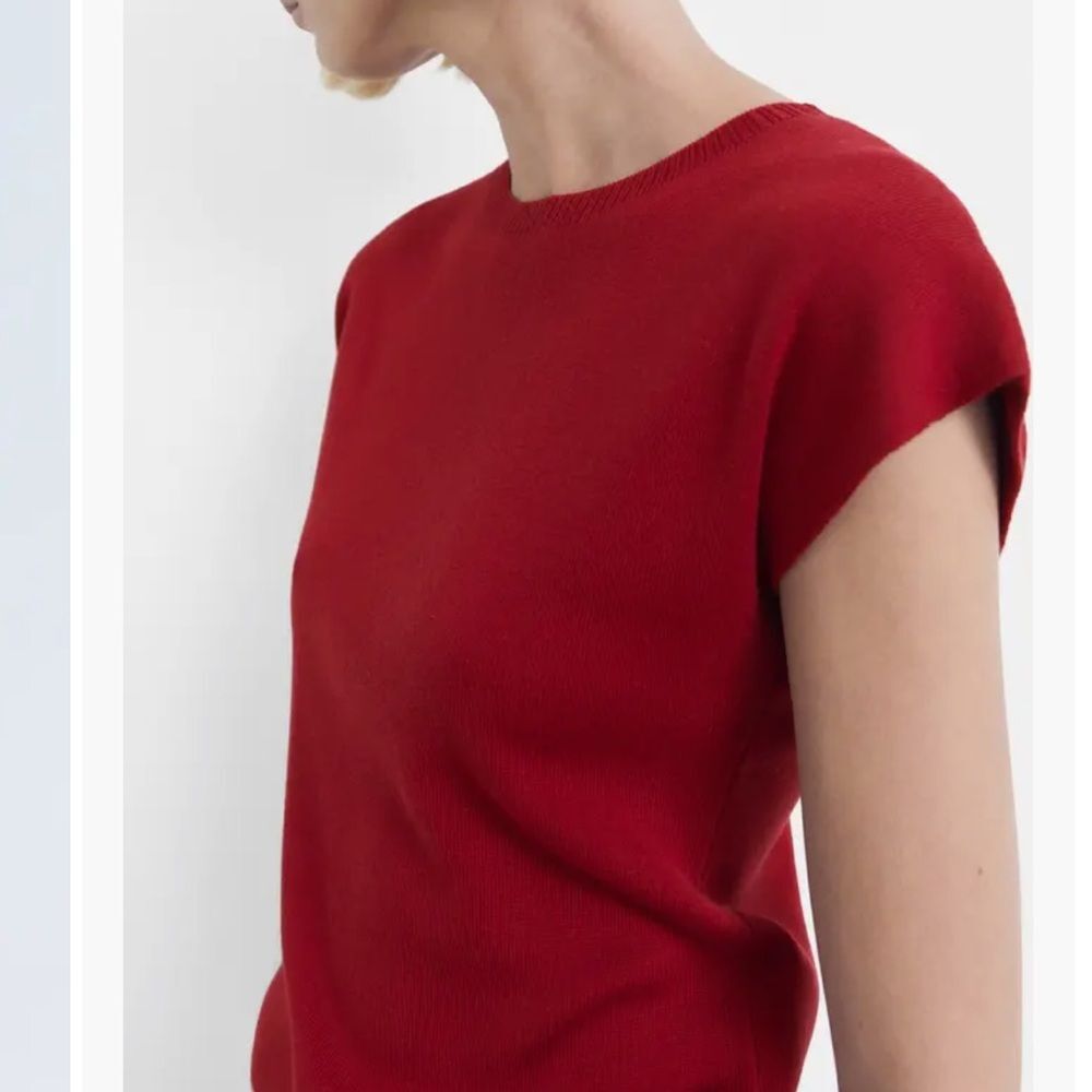 St. John Rich Red wool Short Sleeve Top size small